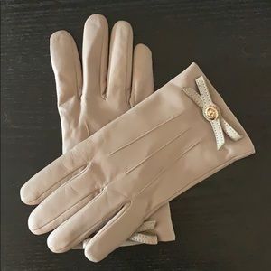 Coach mauve leather gloves